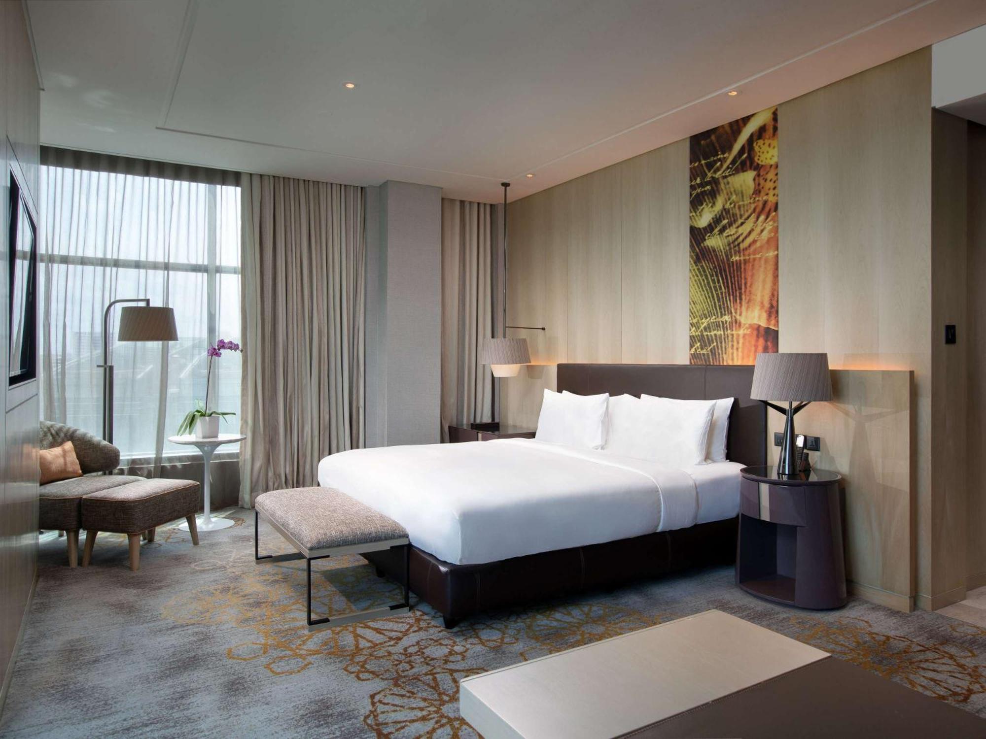 Sofitel Kuala Lumpur Damansara Hotel Exterior photo Deluxe Room