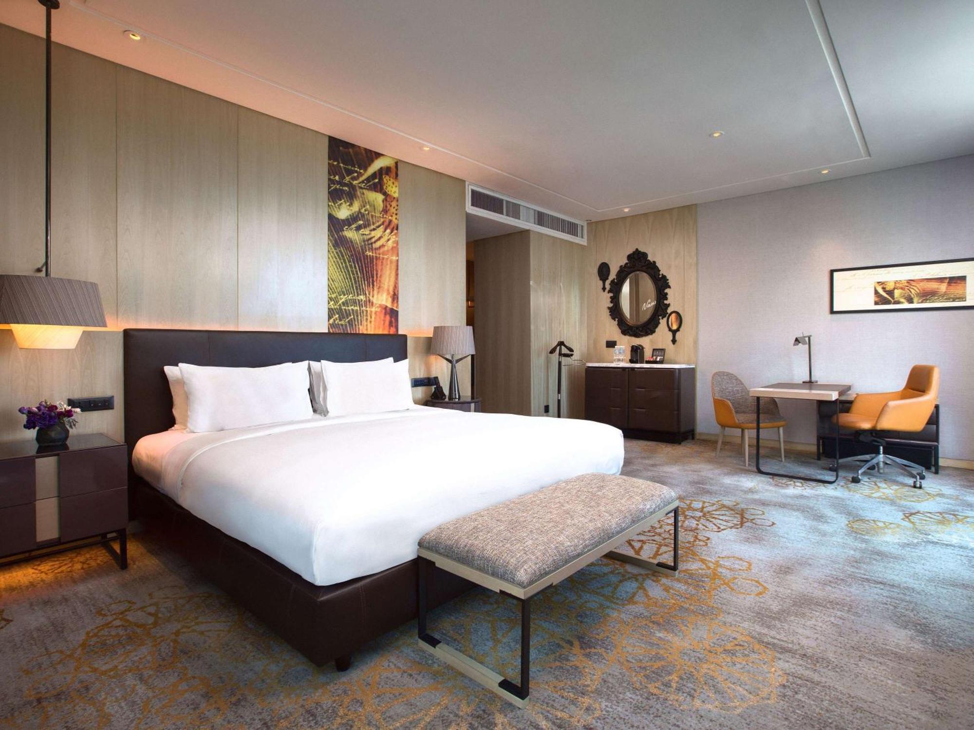Sofitel Kuala Lumpur Damansara Hotel Exterior photo Deluxe Room