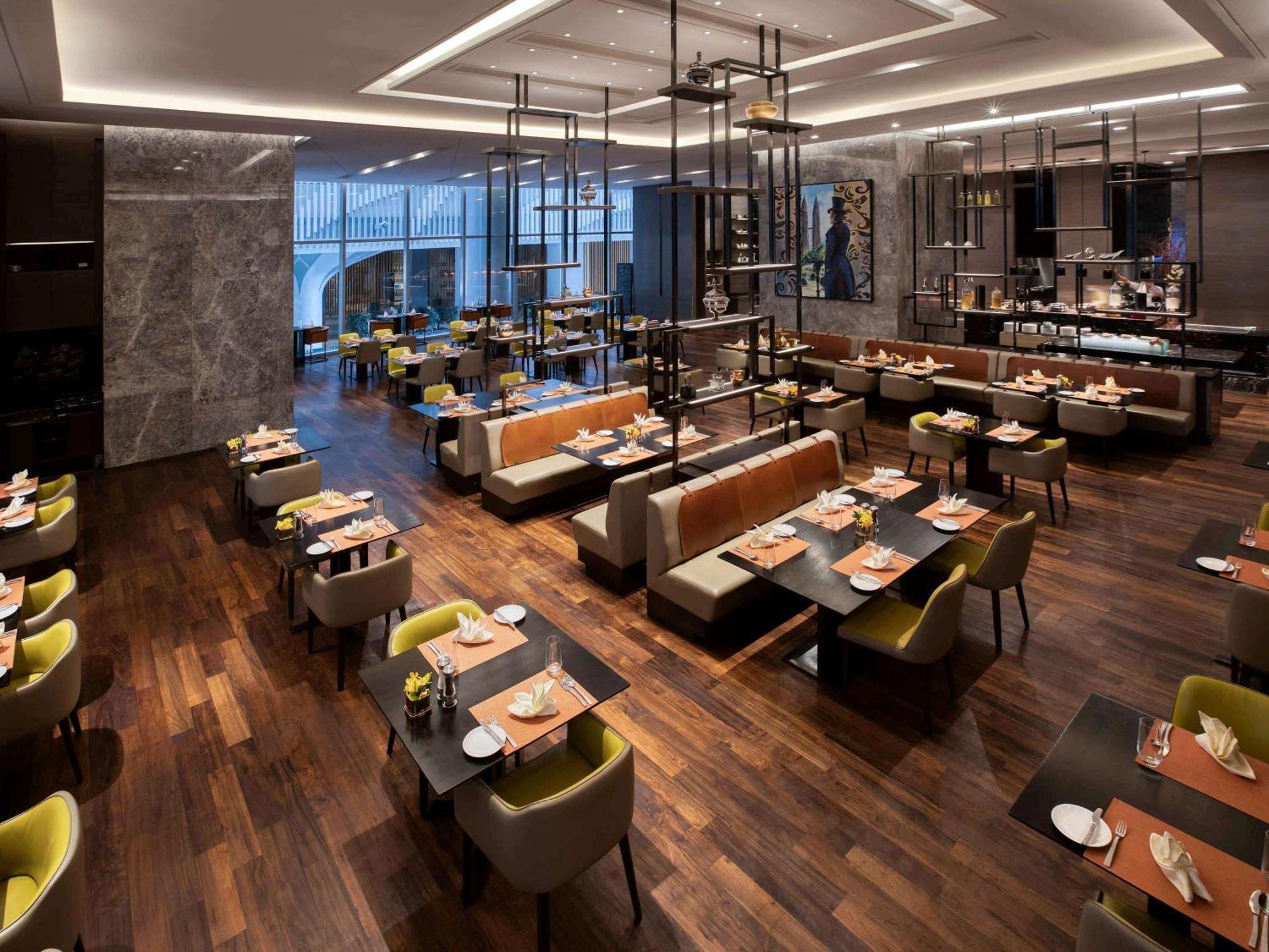 Sofitel Kuala Lumpur Damansara Hotel Exterior photo The restaurant